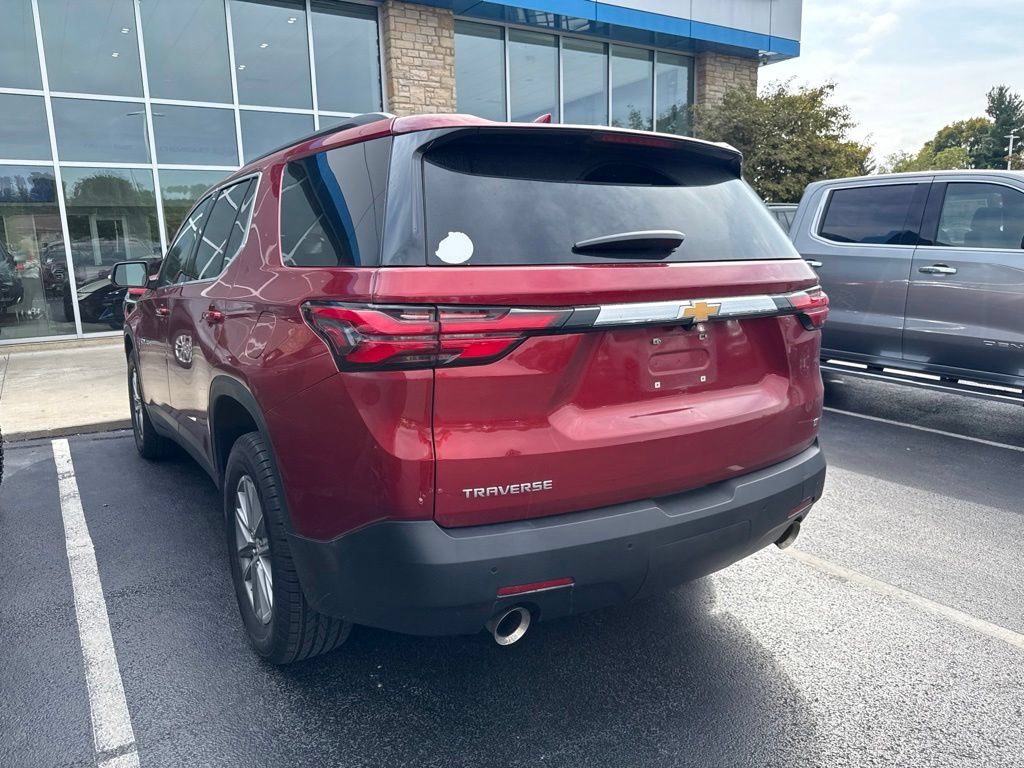 Used 2022 Chevrolet Traverse LT FWD image 2
