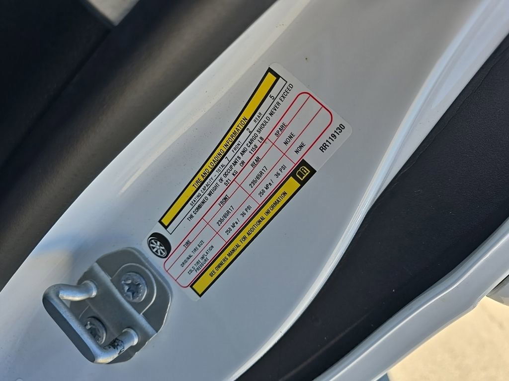 Used 2024 Chrysler Pacifica Touring-L image 11