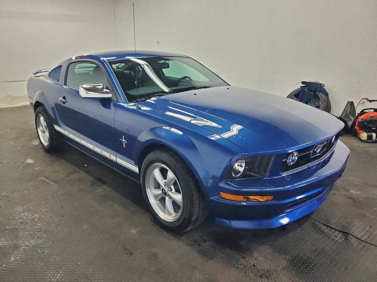 Used 2007 Ford Mustang Premium RWD image 3