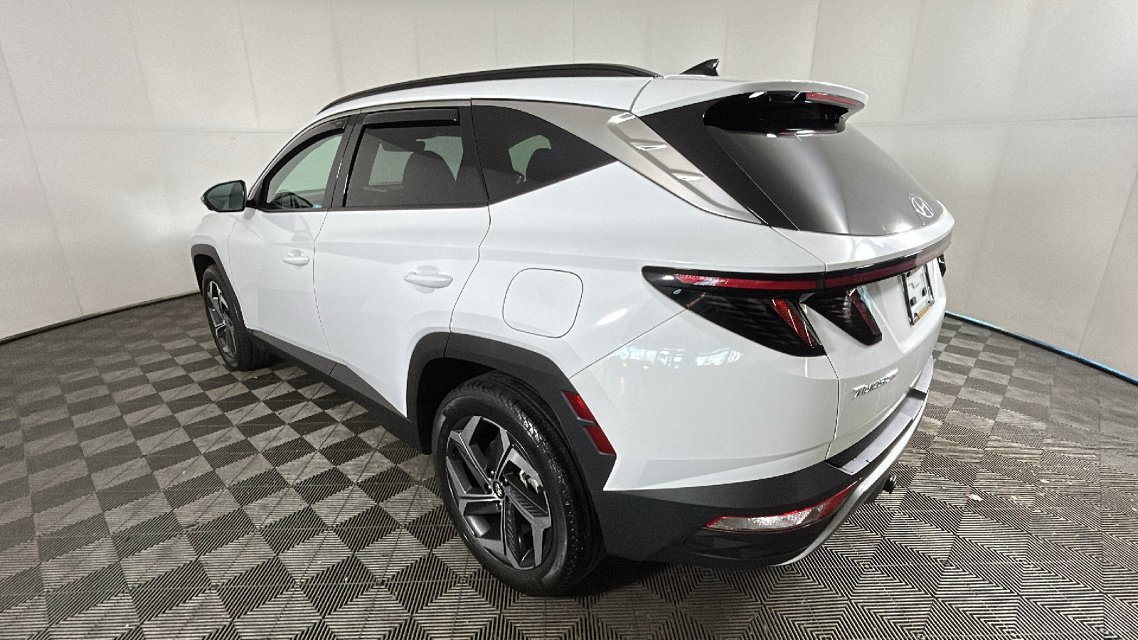 Certified 2024 Hyundai Tucson Limited AWD/4WD image 5