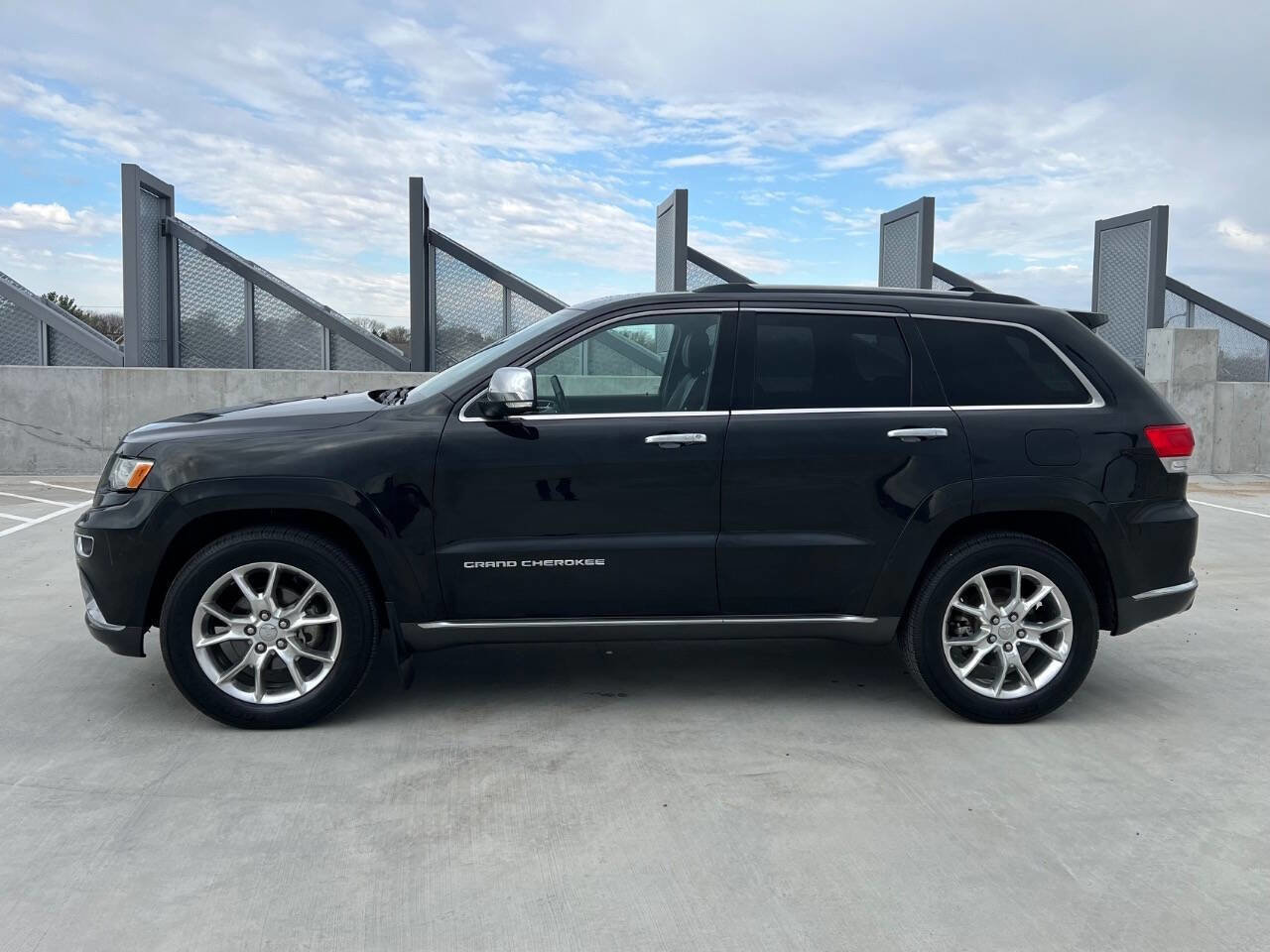 Used 2015 Jeep Grand Cherokee Summit AWD/4WD image 6