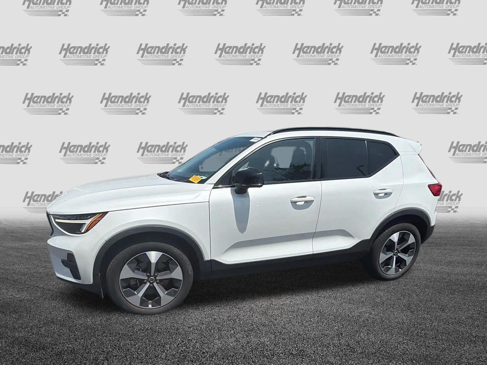 Used 2024 Volvo XC40 B5 Core AWD/4WD image 8