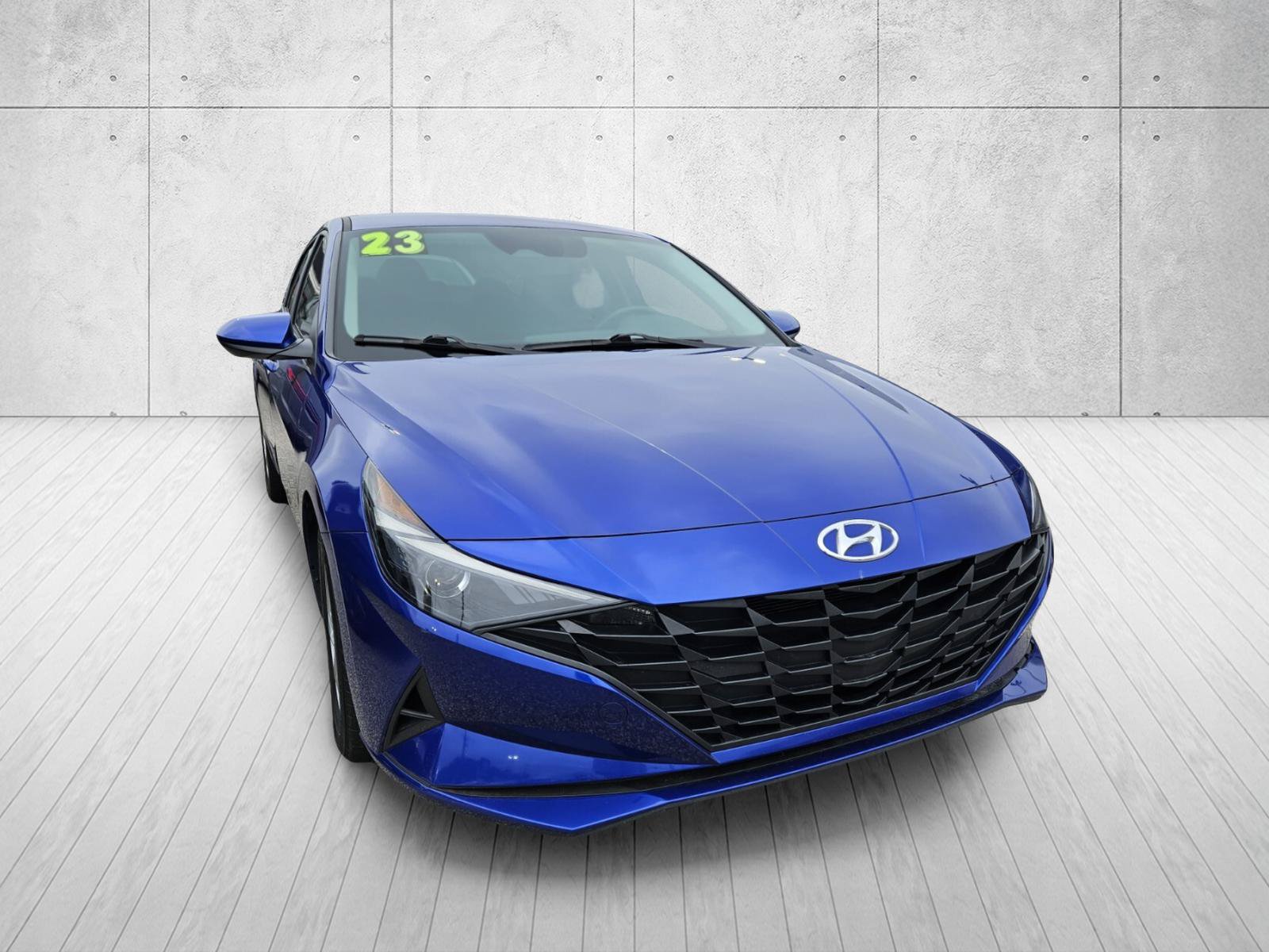 Used 2023 Hyundai Elantra SE FWD image 3