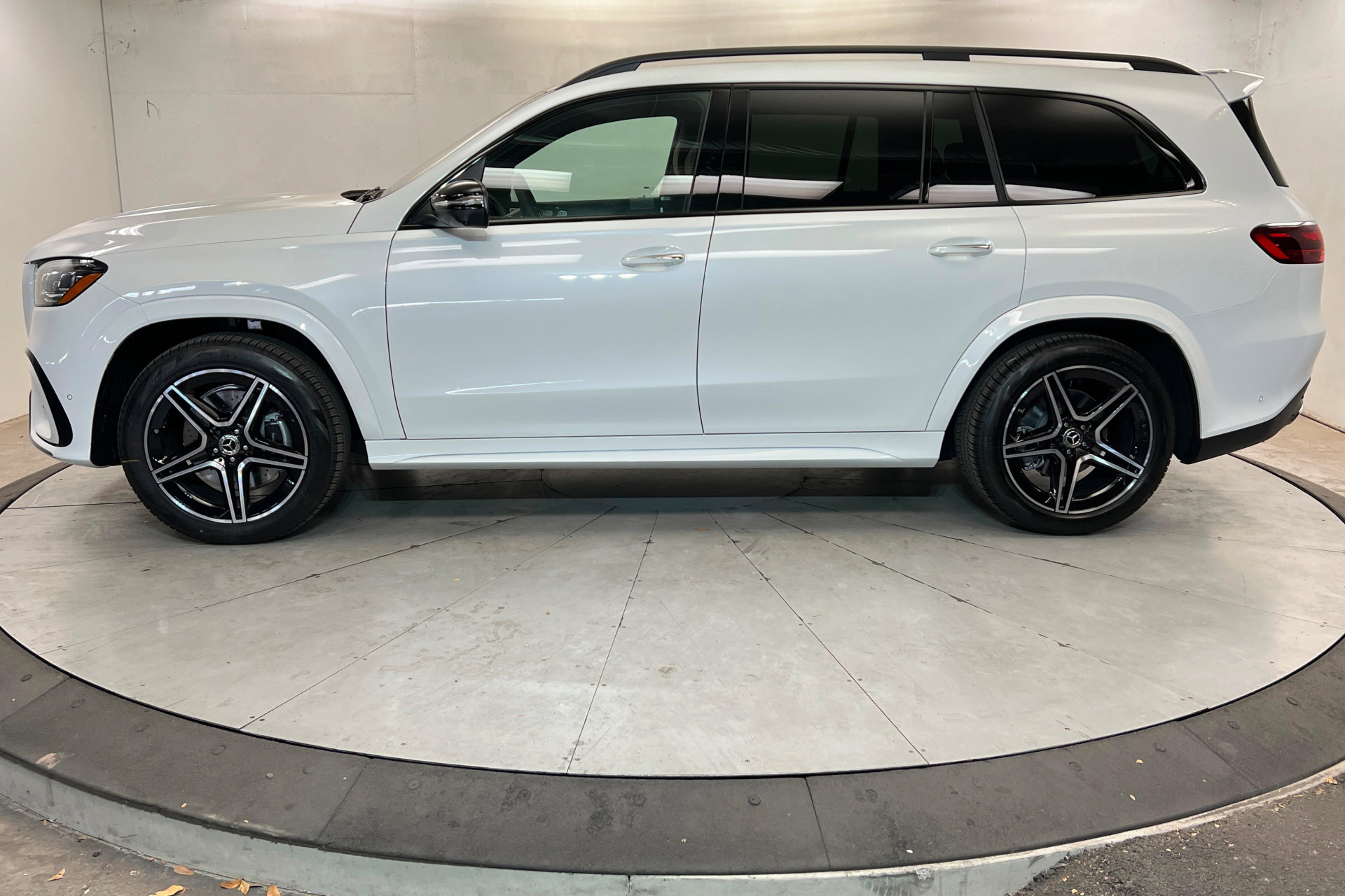 New 2026 Mercedes-Benz GLS 450 4MATIC image 2