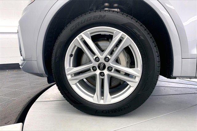 Certified 2024 Audi Q5 e Premium w/ Convenience Package image 9