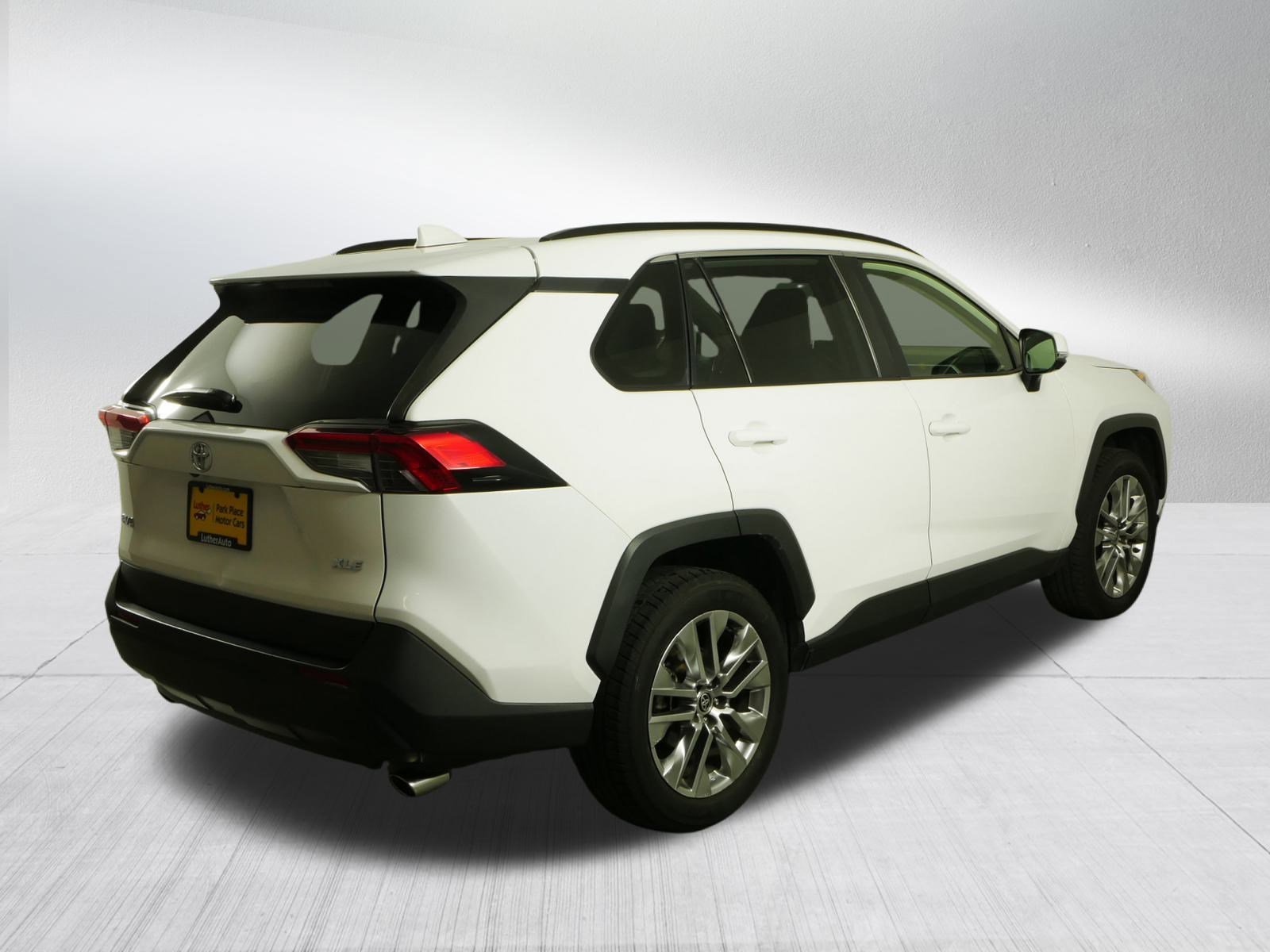 Used 2020 Toyota RAV4 XLE Premium image 7