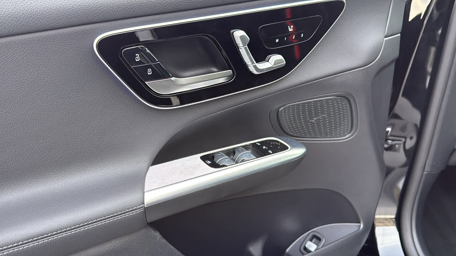 New 2026 Mercedes-Benz GLC 300 4MATIC image 16