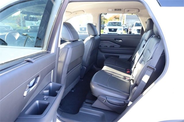 Certified 2024 Nissan Pathfinder SL image 23