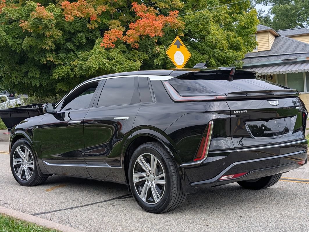 Used 2024 Cadillac Lyriq Tech w/ Driver Assist Package AWD/4WD image 37