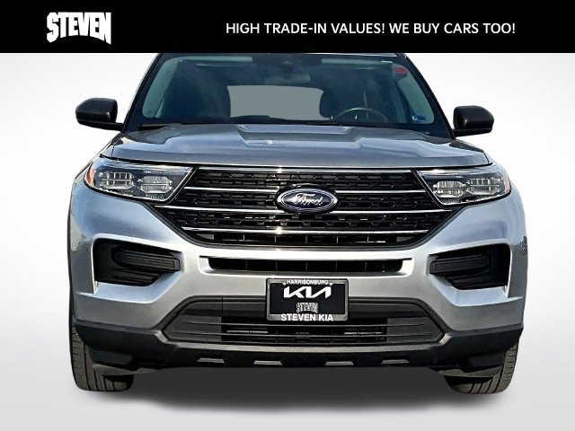 Used 2023 Ford Explorer XLT AWD/4WD image 2