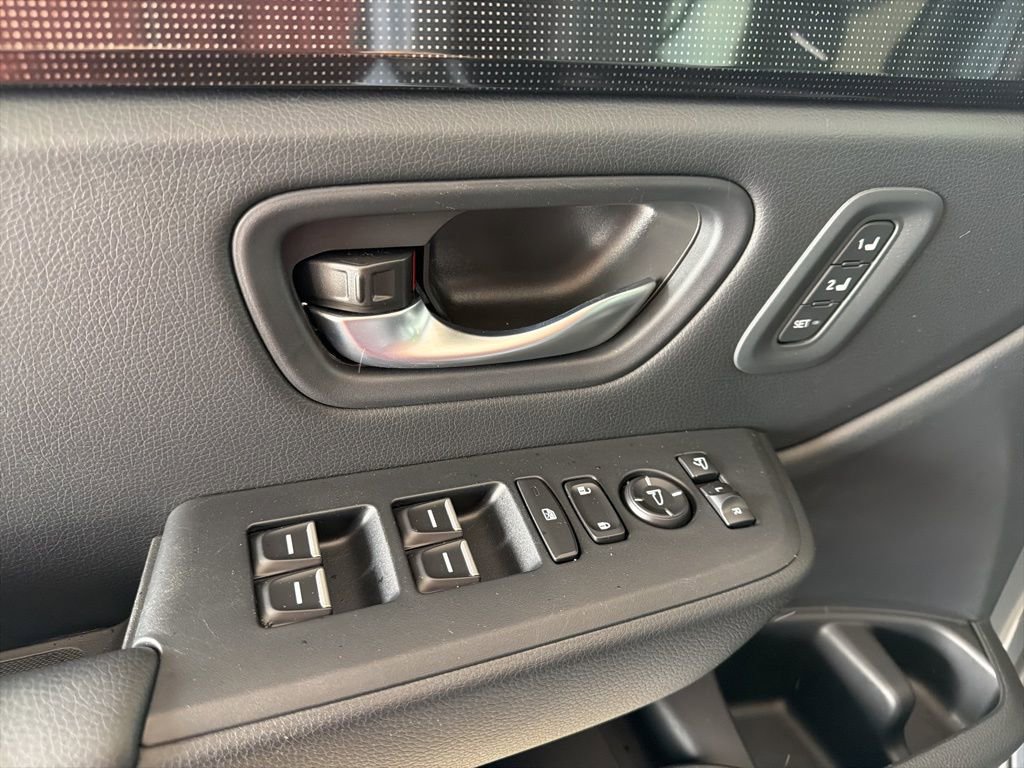 Certified 2025 Honda Pilot Black Edition image 27