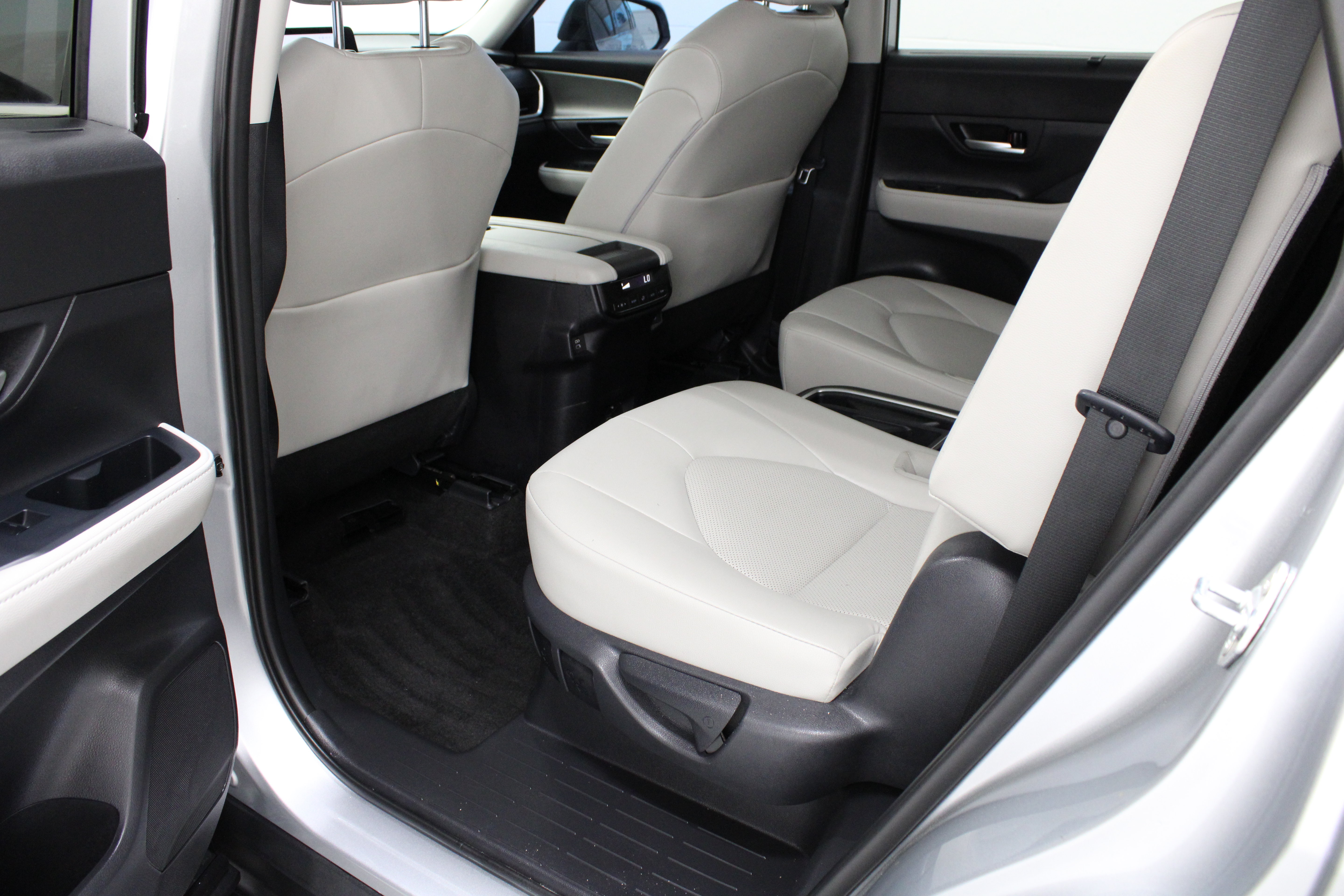 Used 2026 Toyota Grand Highlander AWD image 28