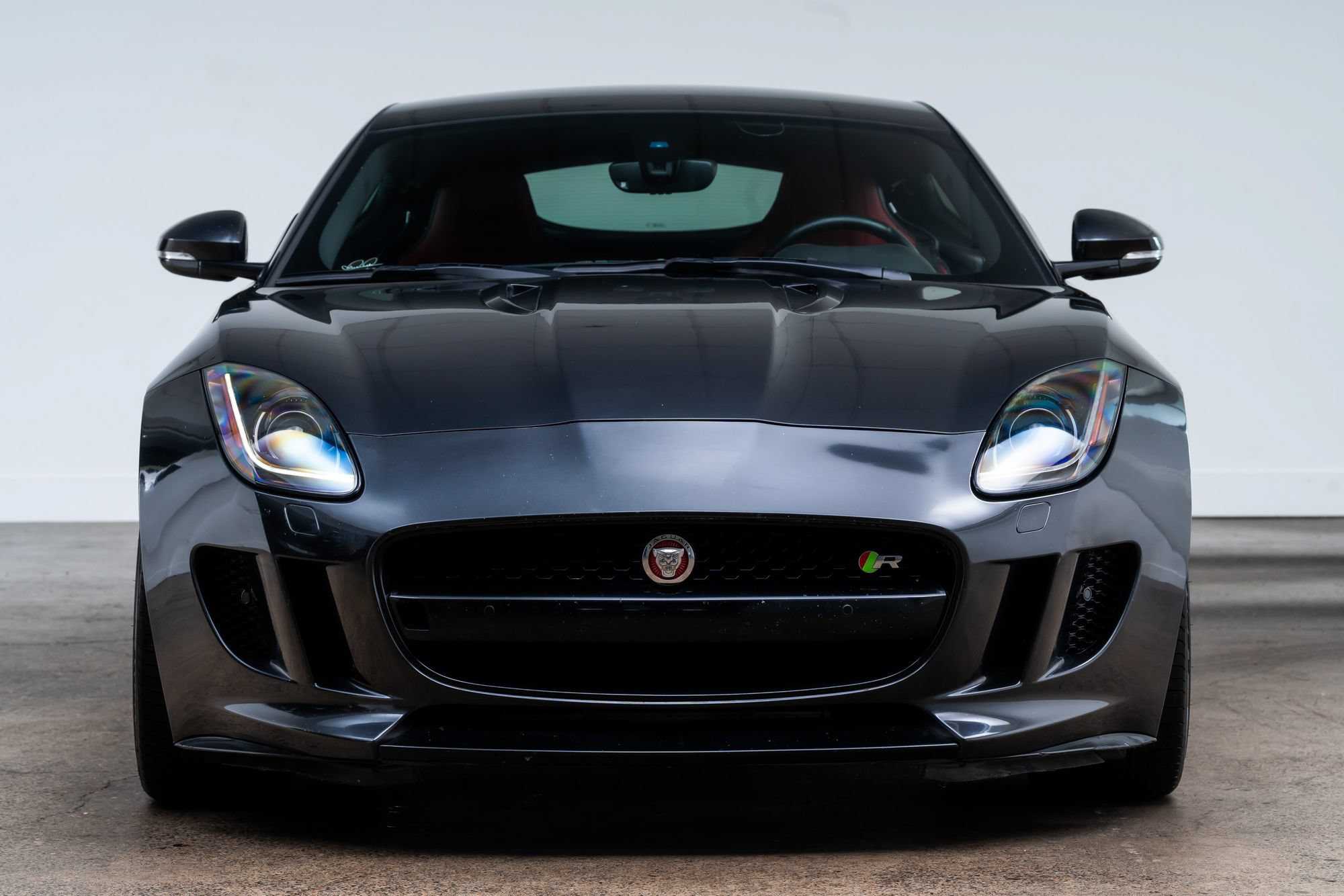 Used 2015 Jaguar F-TYPE R RWD image 2
