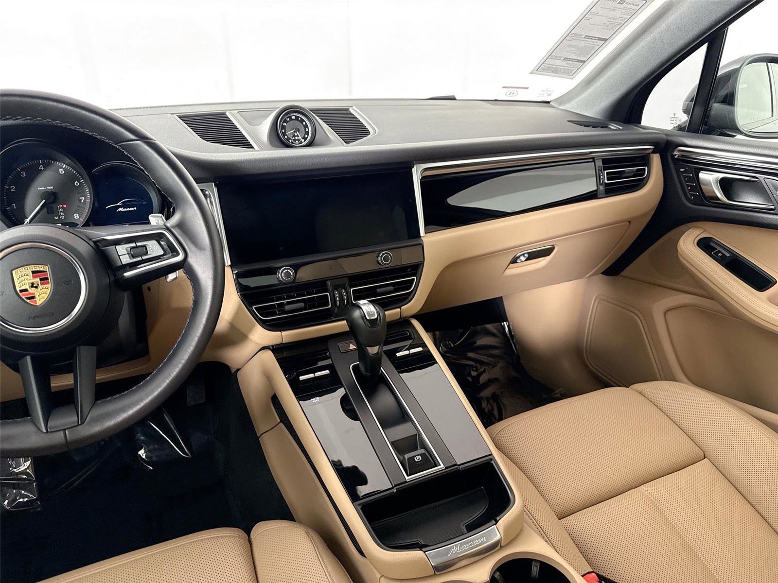 Used 2024 Porsche Macan T w/ Premium Plus Package image 32