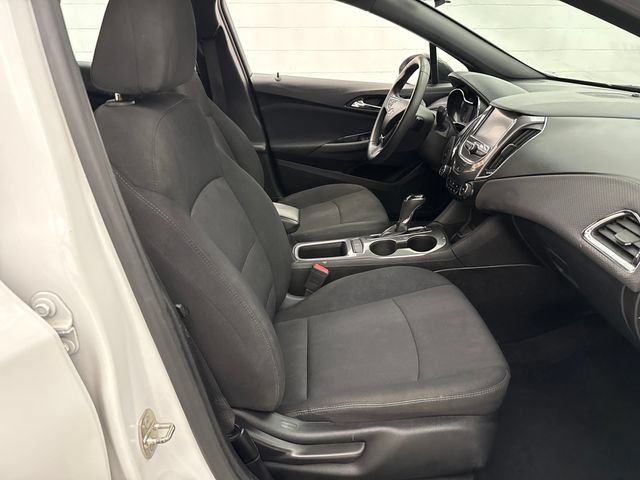 Used 2018 Chevrolet Cruze LT w/ Convenience Package FWD image 23