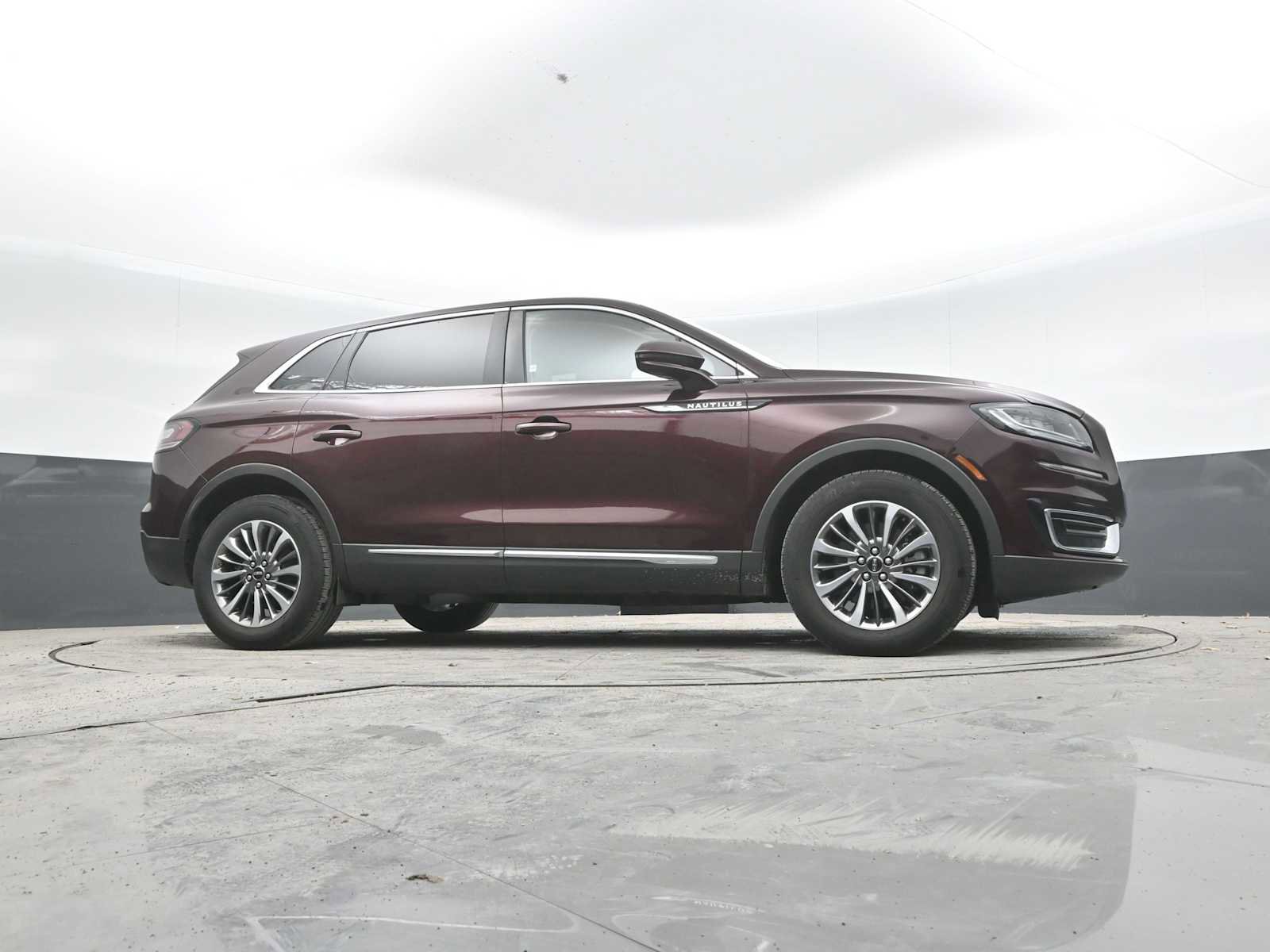 Used 2019 Lincoln Nautilus Select AWD/4WD image 47