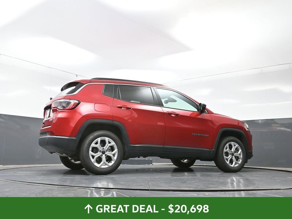 Used 2025 Jeep Compass Latitude image 55