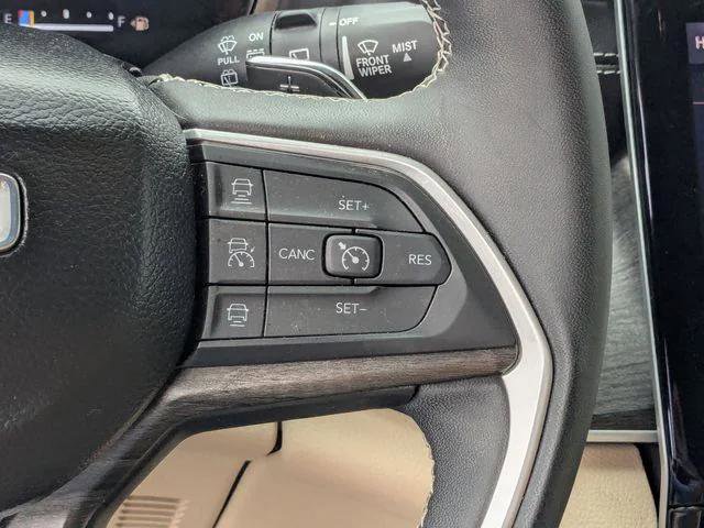 Certified 2023 Jeep Grand Cherokee Limited AWD/4WD image 16