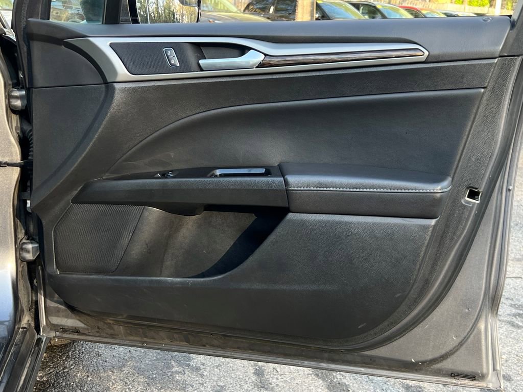 Used 2014 Ford Fusion SE w/ Equipment Group 202A image 9