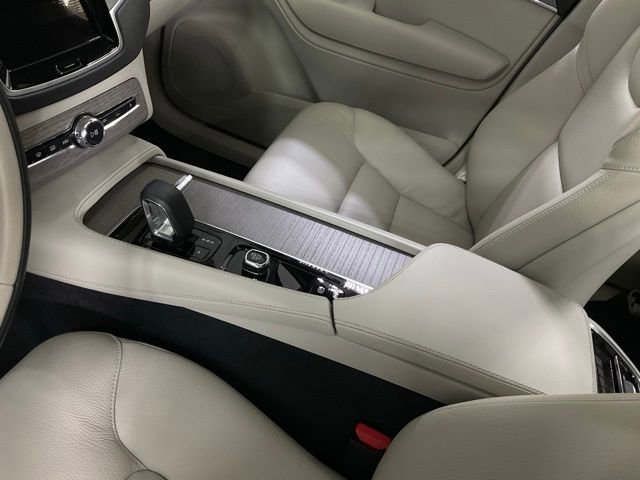 Used 2024 Volvo XC90 B6 Plus w/ Protection Package Premier AWD/4WD image 17