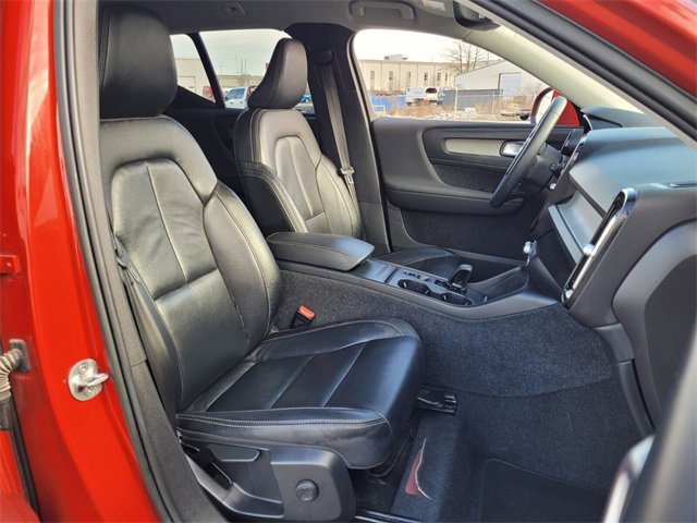 Used 2023 Volvo XC40 B5 Core image 15