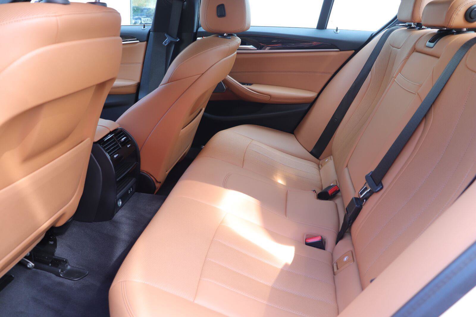 Used 2021 BMW 530i RWD image 13