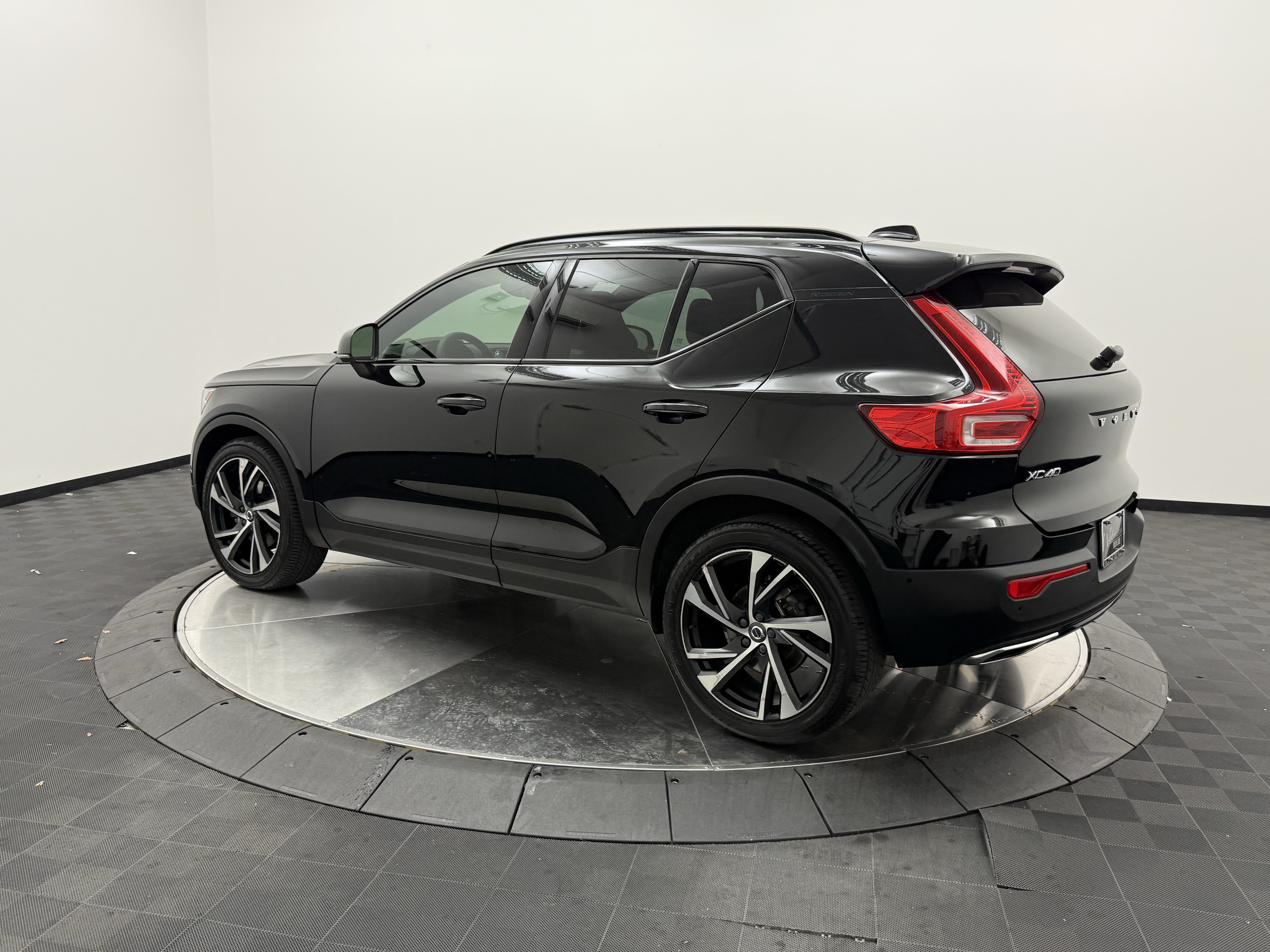Used 2019 Volvo XC40 T5 R-Design AWD/4WD image 5