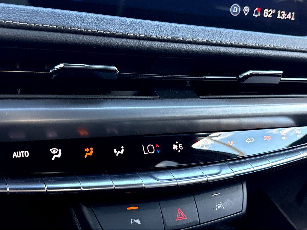 Used 2025 Cadillac XT4 Premium Luxury image 10