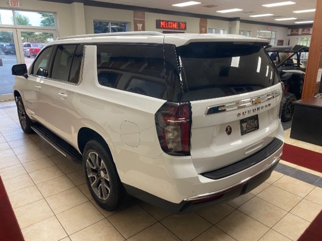 Used 2024 Chevrolet Suburban LT w/ Luxury Package AWD/4WD image 2