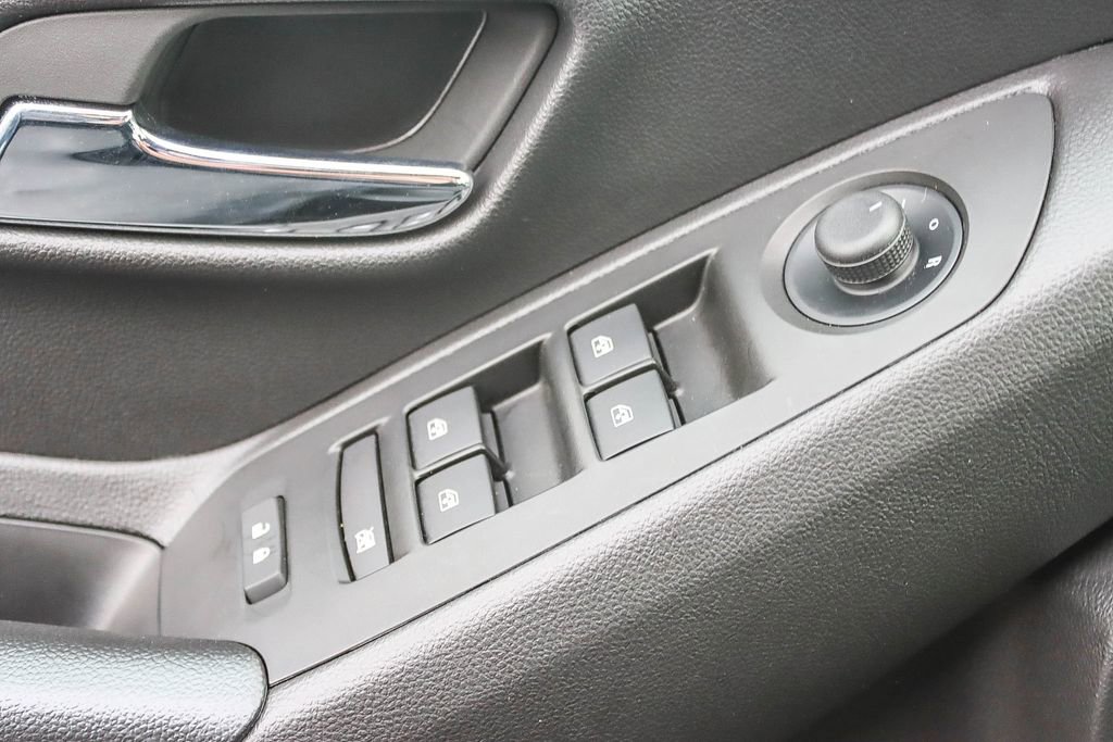 Used 2022 Chevrolet Trax LT w/ LT Convenience Package image 38