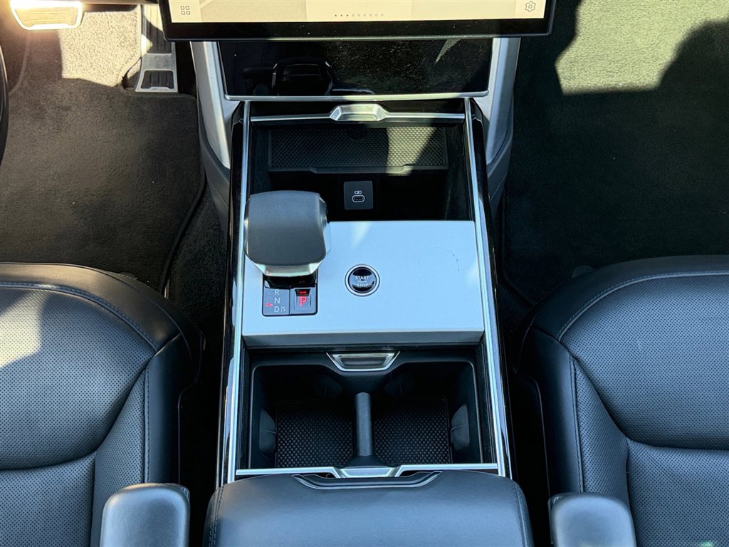 Used 2024 Land Rover Range Rover Long Wheelbase SE image 15