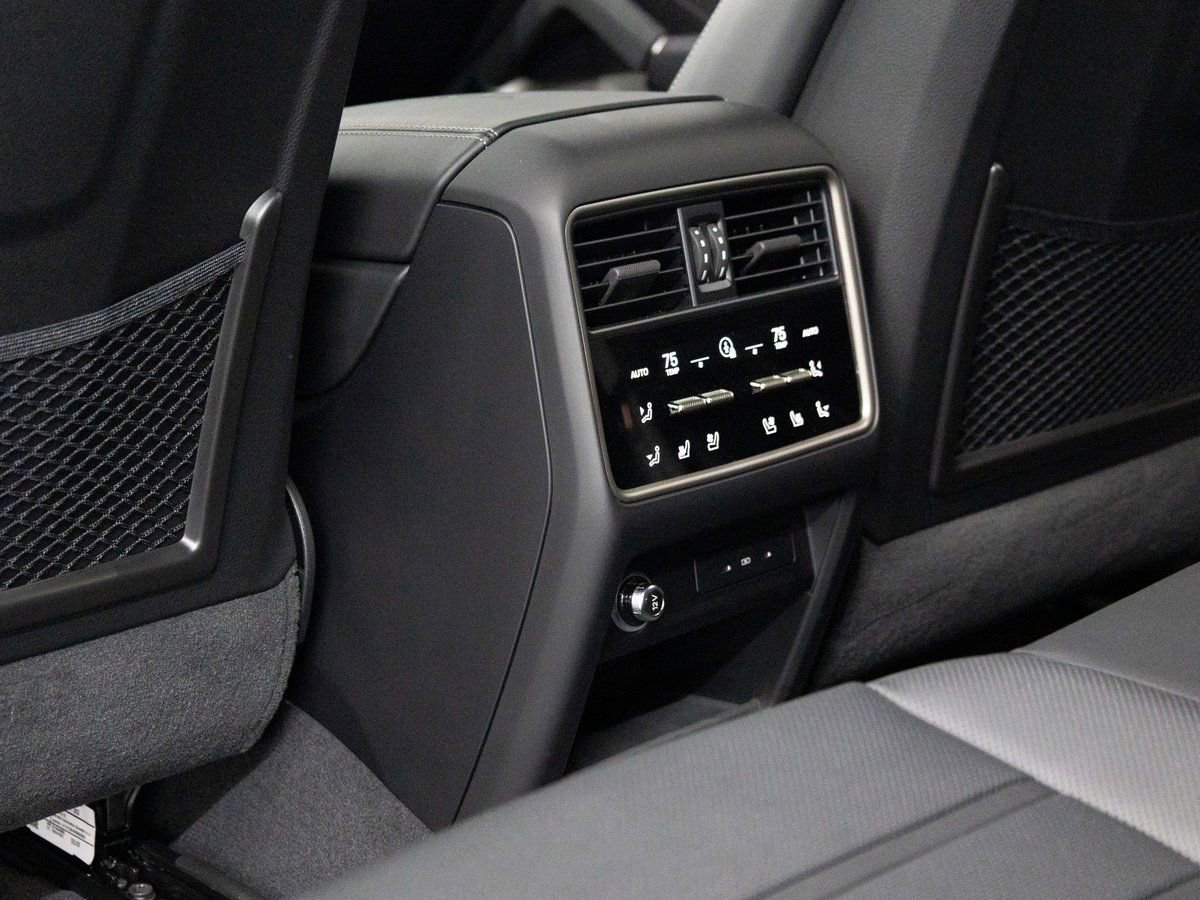 New 2025 Porsche Cayenne Turbo image 28