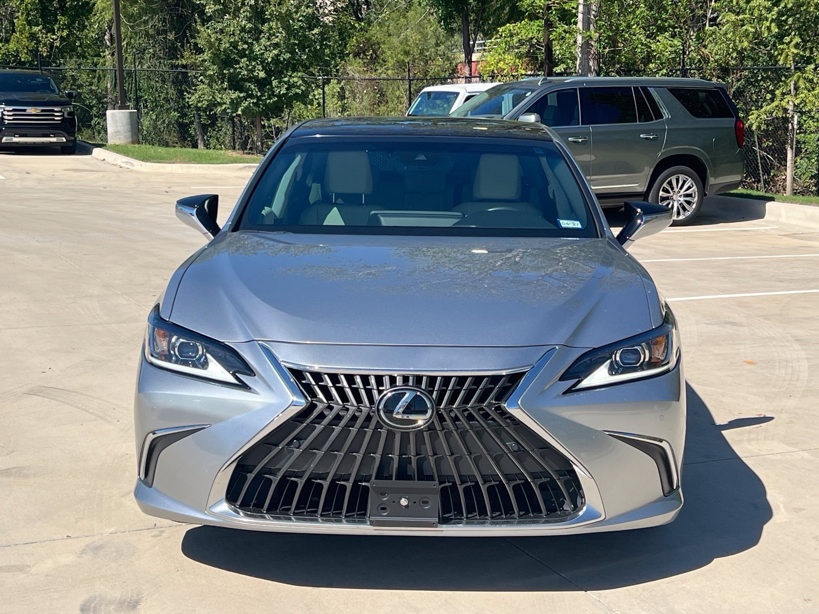 Used 2022 Lexus ES 350 w/ Premium Package FWD image 2