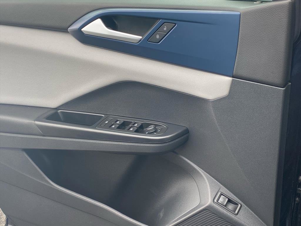Certified 2023 Volkswagen Taos SE w/ Panoramic Sunroof Package image 19