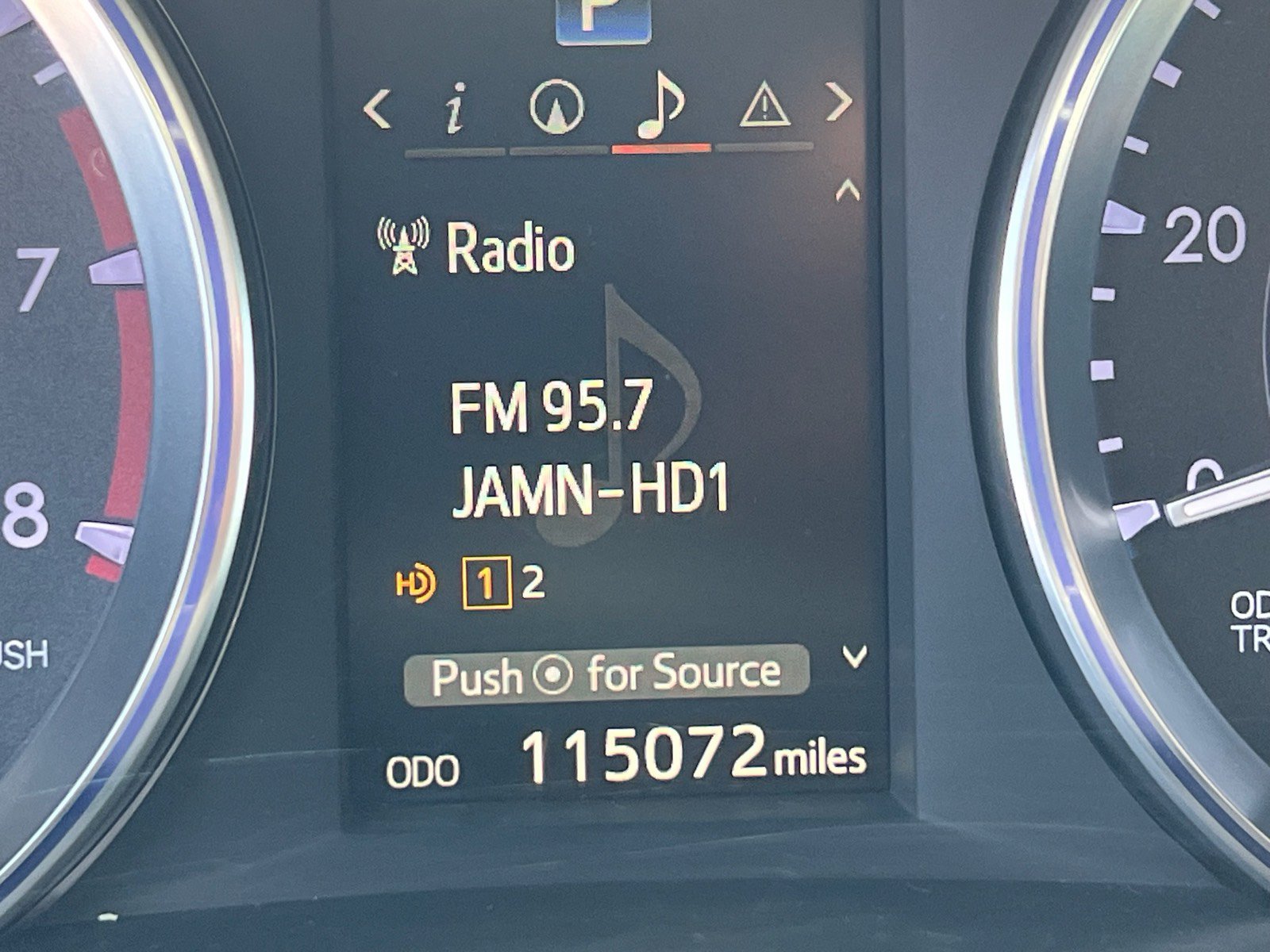 Used 2015 Toyota Highlander XLE FWD image 21