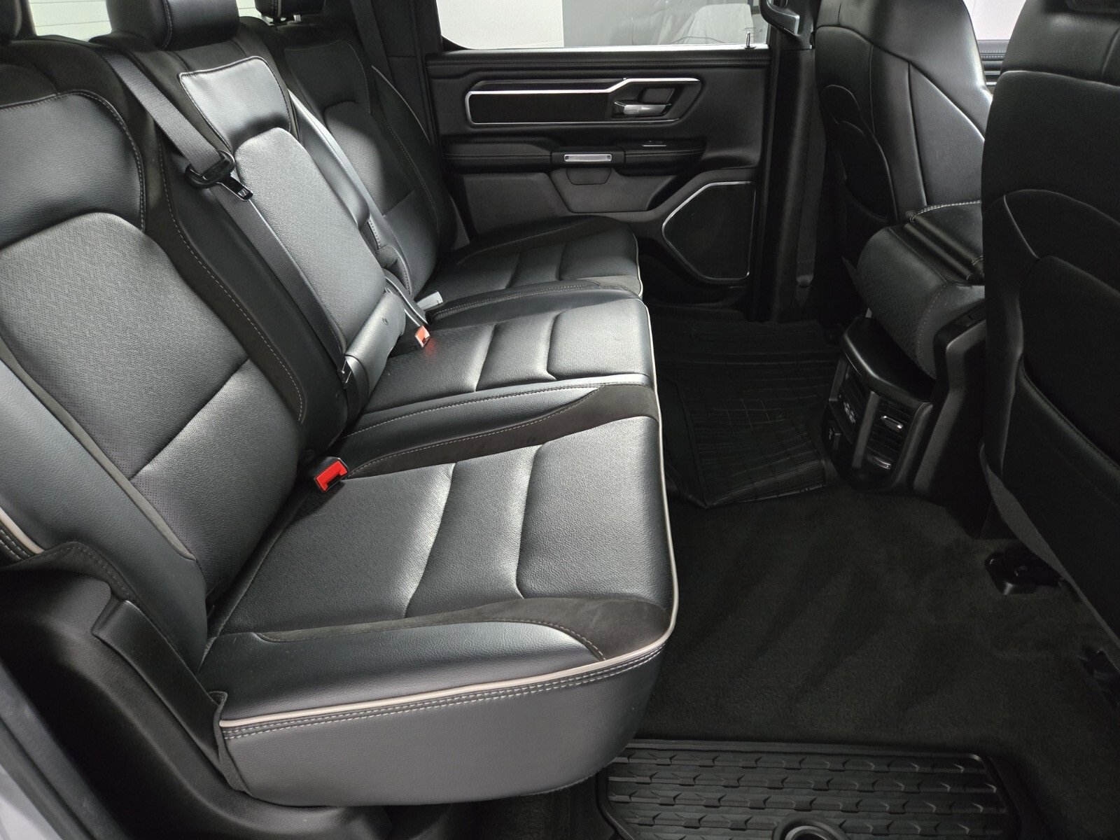 Used 2024 RAM 1500 Laramie image 16