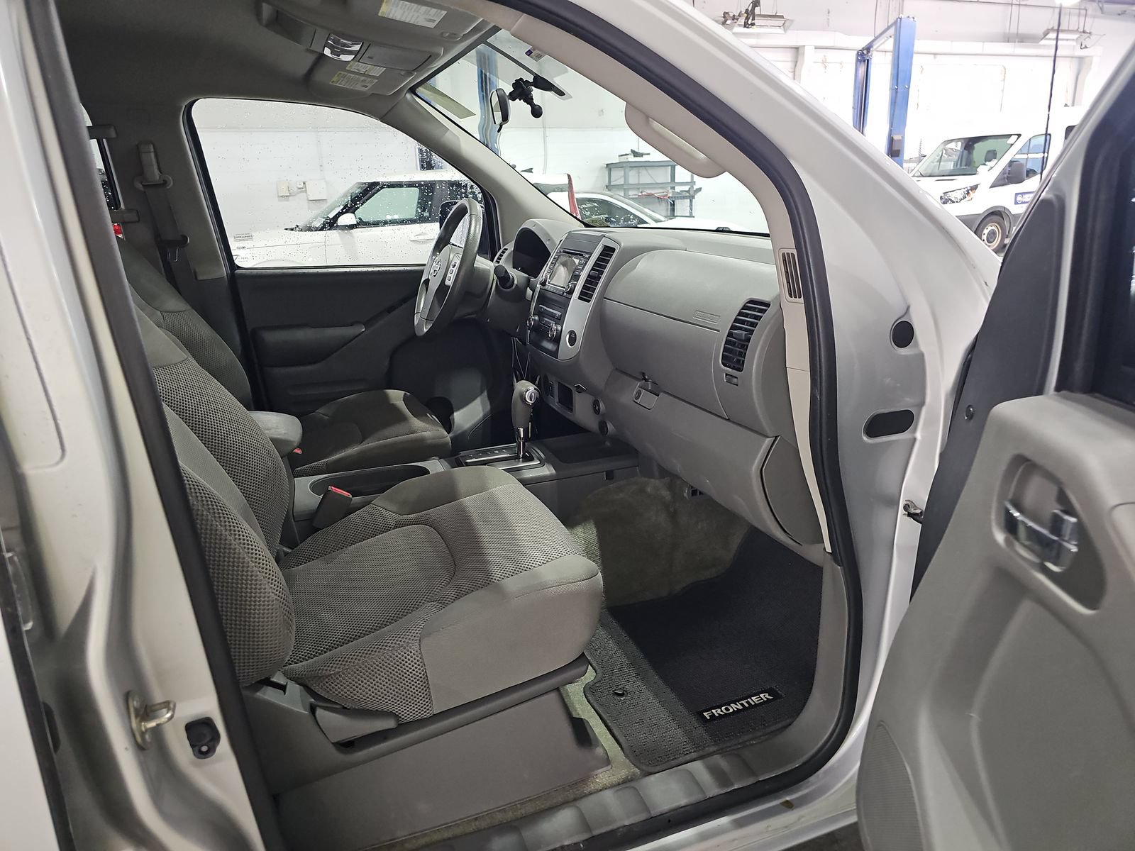 Used 2018 Nissan Frontier SV RWD image 8