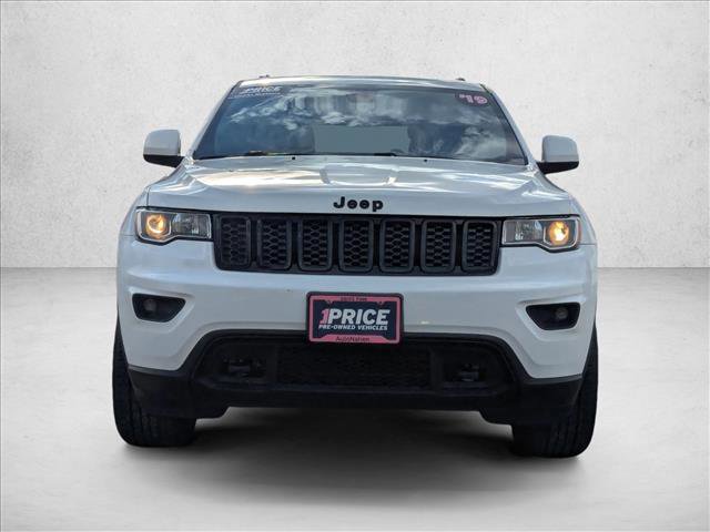 Used 2019 Jeep Grand Cherokee Laredo image 2