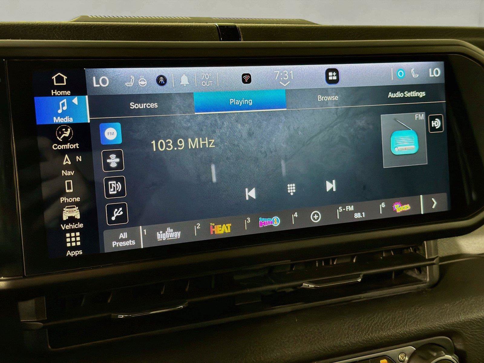 Used 2025 Jeep Gladiator Sport AWD/4WD image 19