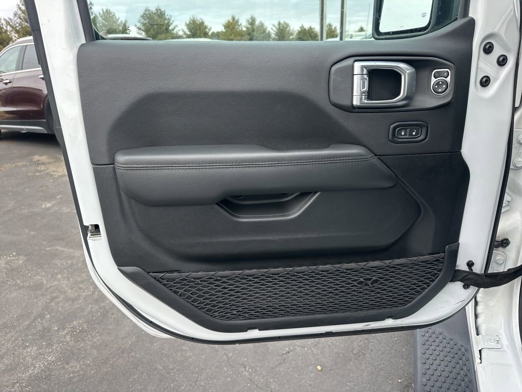 Used 2023 Jeep Wrangler Altitude image 21