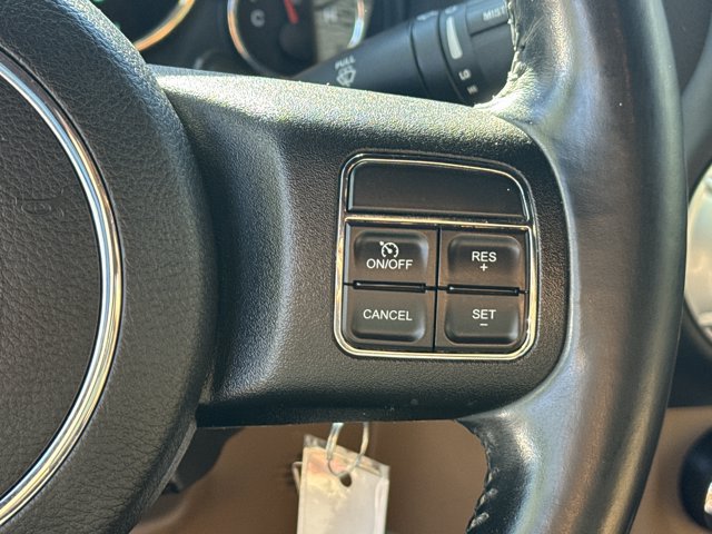 Used 2015 Jeep Wrangler Unlimited Sahara w/ Connectivity Group AWD/4WD image 28