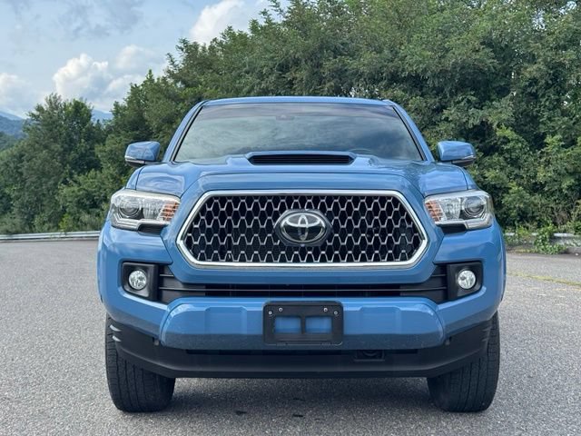 Used 2019 Toyota Tacoma TRD Sport AWD/4WD image 2