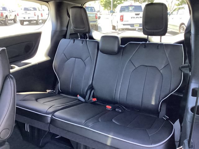 New 2027 Chrysler Pacifica Limited FWD image 28