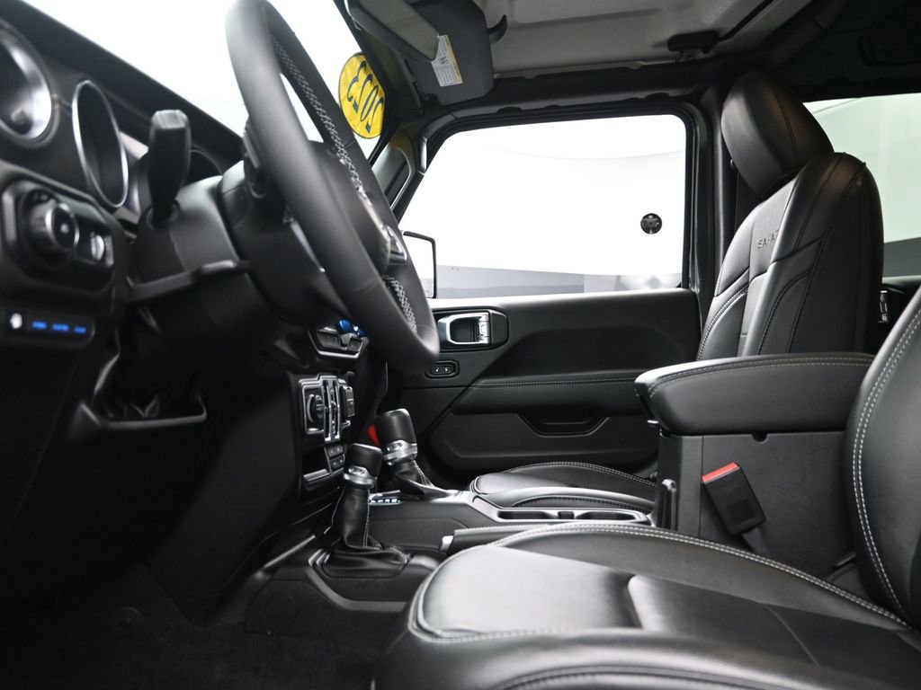 Used 2023 Jeep Wrangler Unlimited Sahara image 15