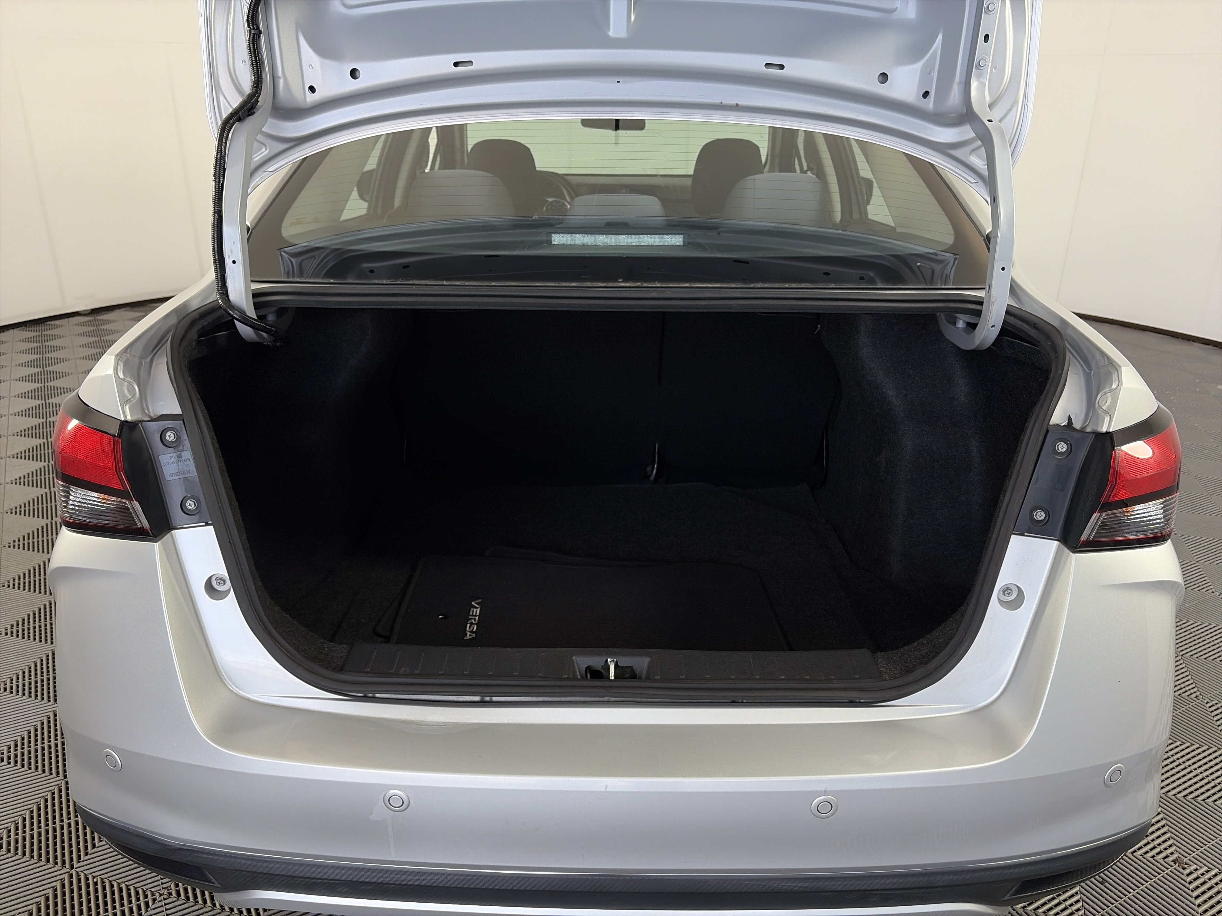 Used 2020 Nissan Versa S FWD image 15