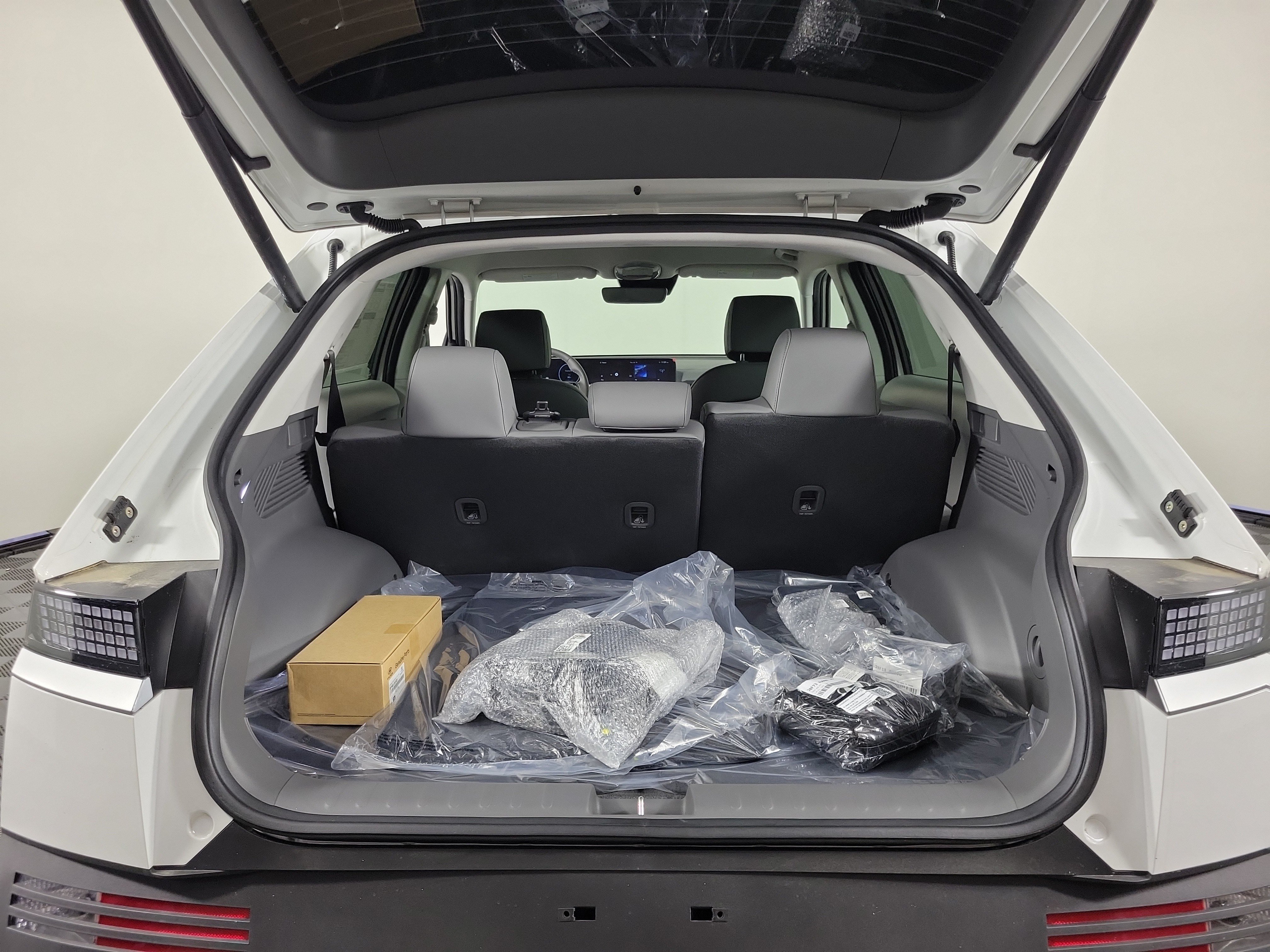 New 2026 Hyundai Ioniq 5 SEL AWD/4WD image 36