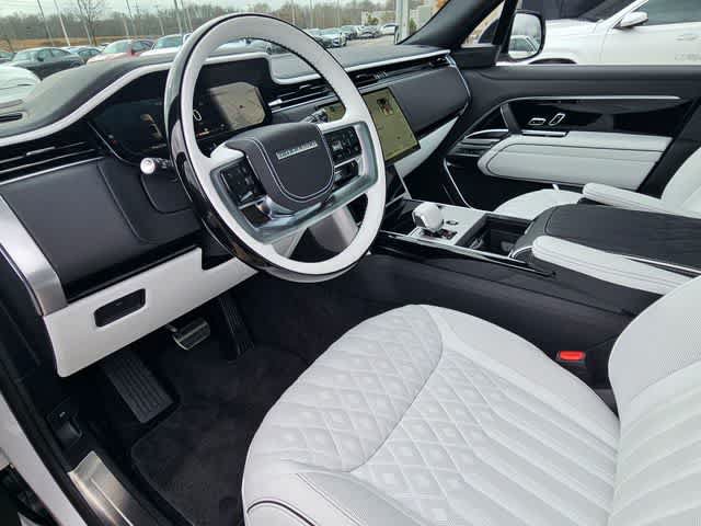 Used 2025 Land Rover Range Rover Long Wheelbase Autobiography AWD/4WD image 2
