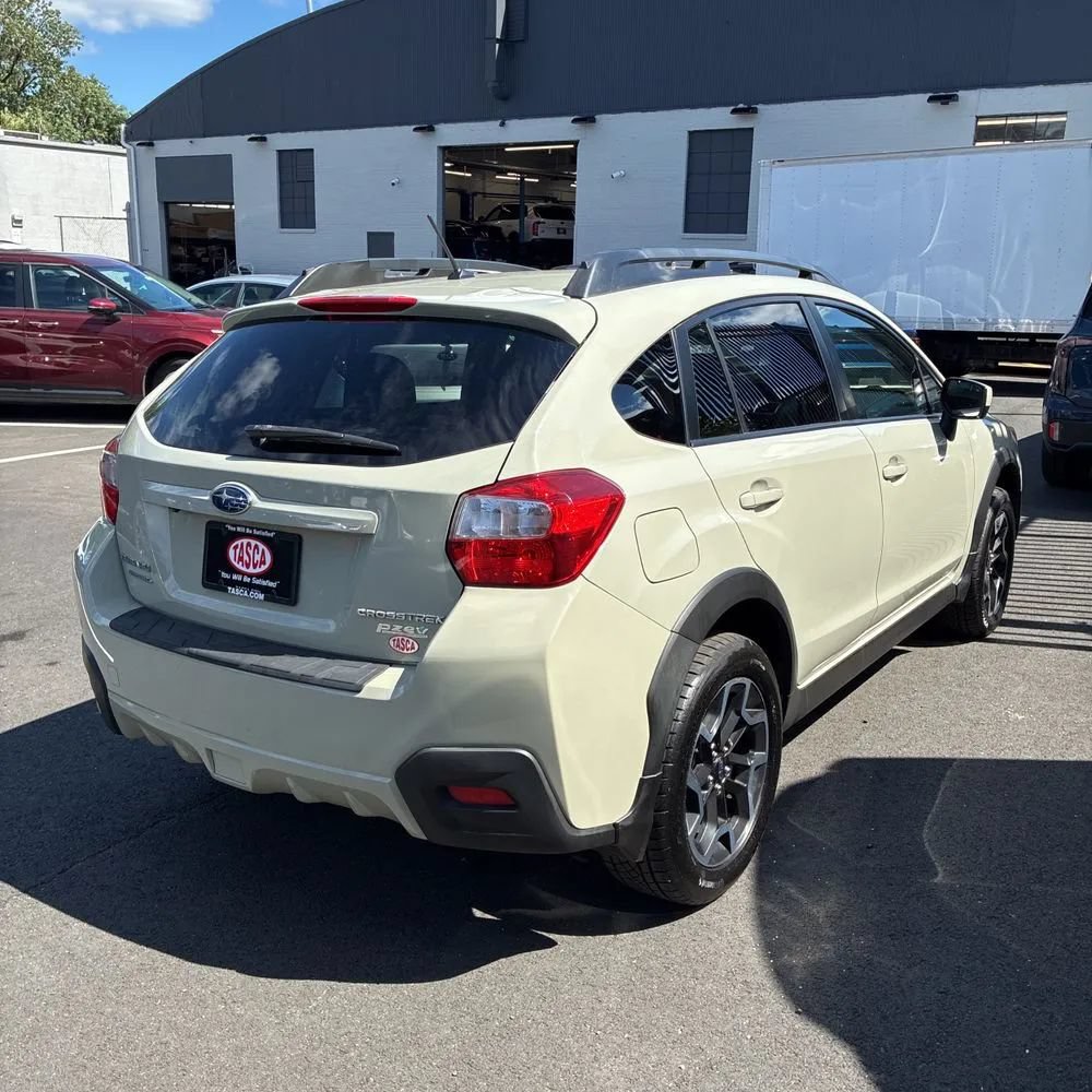 Used 2017 Subaru Crosstrek 2.0i Premium AWD/4WD image 2