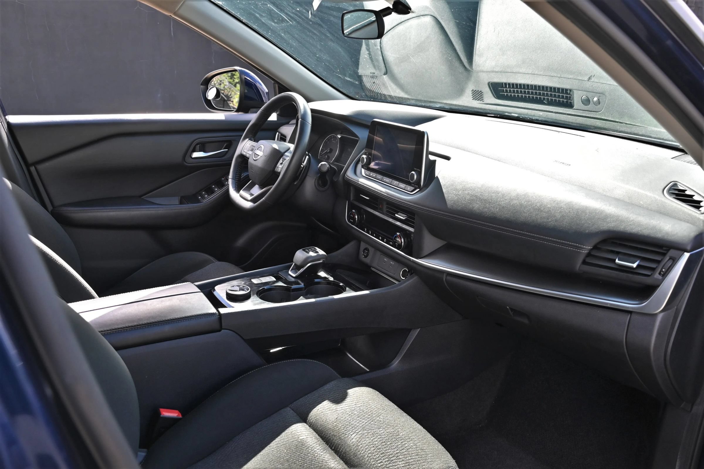Used 2025 Nissan Rogue SV AWD/4WD image 15