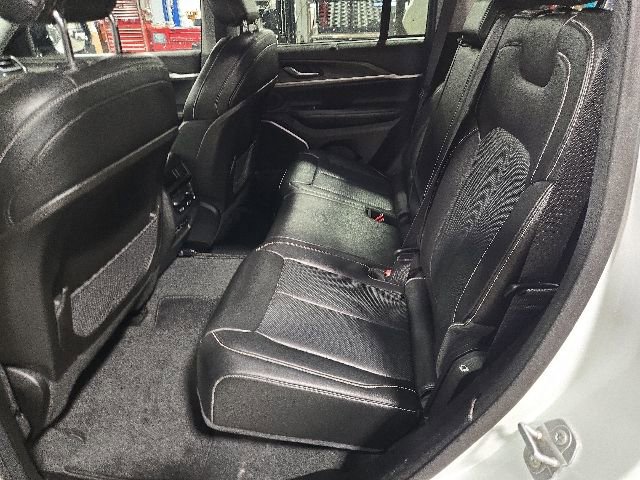 Used 2022 Jeep Grand Cherokee Limited 4xe w/ Luxury Tech Group II AWD/4WD image 13